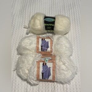 cameo Quartz Crystal Bulky Eyelash Yarn - Cream White